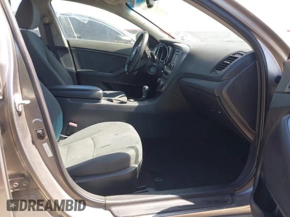 2015 Kia Optima LX z VIN 5XXGM4A70FG463799, wystawiony jako IAAI lot #41815630 z przebiegiem 175 637 mil mil oraz . Historia ofert i sprzedaży dostępna na DreamBid. Obrazek 5.