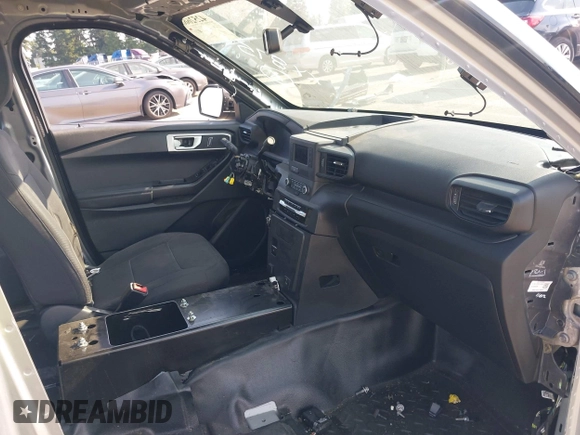 2020 Ford Police Interceptor z VIN 1FM5K8AC1LGC94166, wystawiony jako IAAI lot #42526680 z przebiegiem Nie podano mil oraz . Historia ofert i sprzedaży dostępna na DreamBid. Obrazek 5.