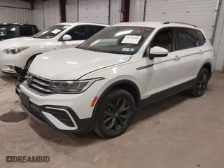2022 Volkswagen Tiguan SE with VIN 3VV2B7AX0NM037109, listed as a IAAI auction lot 41727503 with 37,637 mi miles. Bid and sale history available at carsss.com. Image 2.
