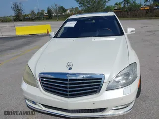 2010 Mercedes-Benz S-Class S 550 with VIN WDDNG7BB6AA333698, listed as a IAAI auction lot 41721324 with 212,814 mi miles. Bid and sale history available at carsss.com. Image 12.