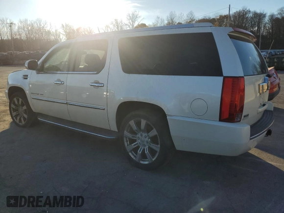 2010 Cadillac Escalade ESV Luxury z VIN 1GYUKHEF5AR107205, wystawiony jako Copart lot #81320554 z przebiegiem 210 585 mil mil oraz Czysty tytuł • Clean title. Historia ofert i sprzedaży dostępna na DreamBid. Obrazek 2.