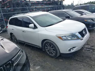 2015 Nissan Pathfinder Platinum with VIN 5N1AR2MN8FC686271, listed as a IAAI auction lot 41448273 with 165,897 mi miles and . Bid and sale history available at DreamBid. Image 1.