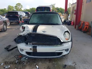 2011 MINI Hardtop with VIN WMWSU3C5XBT095591, listed as a IAAI auction lot 42366393 with 99,092 mi miles and . Bid and sale history available at DreamBid. Image 12.