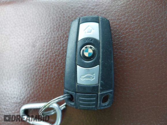 2008 BMW 3 Series 328xi z VIN WBAVC93598K040793, wystawiony jako IAAI lot #41793277 z przebiegiem 139 186 mil mil oraz . Historia ofert i sprzedaży dostępna na DreamBid. Obrazek 11.
