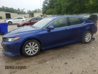 2018 Toyota Camry LE with VIN JTNB11HK3J3015251, listed as a Copart auction lot 60667135 with 122,327 mi miles and Salvage title. Bid and sale history available at DreamBid. Image 1.