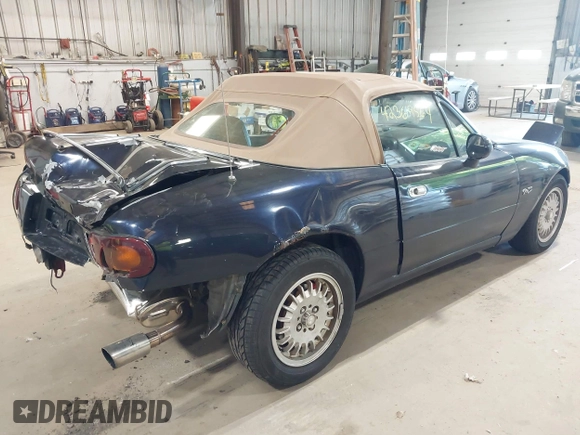 1996 Mazda MX-5 Miata z VIN JM1NA3534T0708649, wystawiony jako IAAI lot #42369564 z przebiegiem 202 690 mil mil oraz . Historia ofert i sprzedaży dostępna na DreamBid. Obrazek 4.