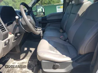 2018 Ford F-250 XL z VIN 1FTBF2A60JEB43301, wystawiony jako Copart lot #72431894 z przebiegiem 49 141 mil mil oraz Czysty tytuł • Clean title. Historia ofert i sprzedaży dostępna na DreamBid. Obrazek 7.