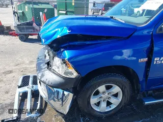 2018 Ram 1500 Express z VIN 1C6RR6KT7JS160672, wystawiony jako IAAI lot #41717485 z przebiegiem 141 712 mil mil oraz . Historia ofert i sprzedaży dostępna na DreamBid. Obrazek 18.