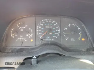 1995 Chrysler LeBaron z VIN 1C3EU4538SF506684, wystawiony jako Copart lot #76207694 z przebiegiem 197 644 mil mil oraz Tytuł czysty. Historia ofert i sprzedaży dostępna na DreamBid. Obrazek 9.