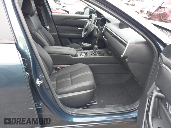 2025 Mazda CX-50 2.5 S Preferred Package with VIN 7MMVABBM6SN331993, listed as a IAAI auction lot 41910160 with 9,818 mi miles. Bid and sale history available at carsss.com. Image 5.