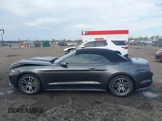 2017 Ford Mustang EcoBoost Premium z VIN 1FATP8UH5H5295852, wystawiony jako IAAI lot #41876517 z przebiegiem 132 910 mil mil oraz . Historia ofert i sprzedaży dostępna na DreamBid. Obrazek 14.