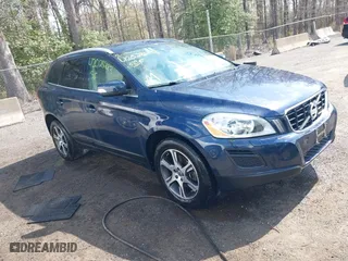 2013 Volvo XC60 T6 with VIN YV4902DZ9D2441547, listed as a IAAI auction lot 42028493 with 106,212 mi miles. Bid and sale history available at carsss.com. Image 1.