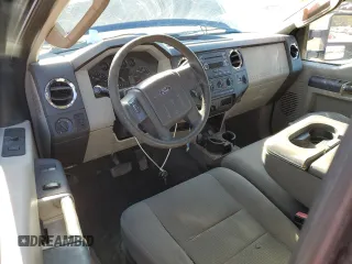 2010 Ford F-250 XL z VIN 1FTSX2BR9AEB41035, wystawiony jako Copart lot #83197184 z przebiegiem Nie podano mil oraz Szkody całkowita. Historia ofert i sprzedaży dostępna na DreamBid. Obrazek 8.