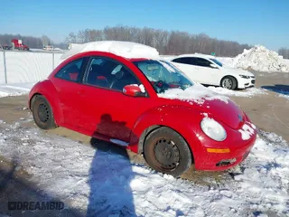 2010 Volkswagen New Beetle Coupe with VIN 3VWPW3AG3AM006204, listed as a IAAI auction lot 41265307 with 147,702 mi miles. Bid and sale history available at carsss.com. Image 1.