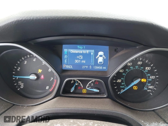 2013 Ford Focus SE z VIN 1FADP3F28DL337355, wystawiony jako IAAI lot #41000947 z przebiegiem 139 456 mil mil oraz . Historia ofert i sprzedaży dostępna na DreamBid. Obrazek 7.