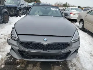 2021 BMW Z4 sDriveM40i z VIN WBAHF9C08MWX37657, wystawiony jako Copart lot #44117355 z przebiegiem Nie podano mil oraz Szkody całkowita. Historia ofert i sprzedaży dostępna na DreamBid. Obrazek 5.