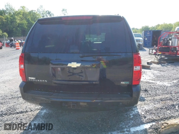 2011 Chevrolet Suburban LT z VIN 1GNSKJE34BR400810, wystawiony jako IAAI lot #42379234 z przebiegiem 273 228 mil mil oraz . Historia ofert i sprzedaży dostępna na DreamBid. Obrazek 16.