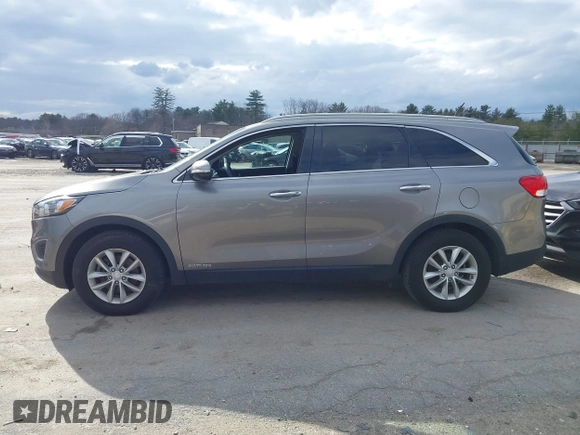 2016 Kia Sorento LX with VIN 5XYPGDA54GG177571, listed as a IAAI auction lot 41889298 with 140,702 mi miles. Bid and sale history available at carsss.com. Image 14.