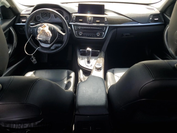 2014 BMW 3 Series 328i z VIN WBA3A5G51ENP27213, wystawiony jako Copart lot #56988805 z przebiegiem 122 517 mil mil oraz Szkoda całkowita • Salvage title. Historia ofert i sprzedaży dostępna na DreamBid. Obrazek 8.