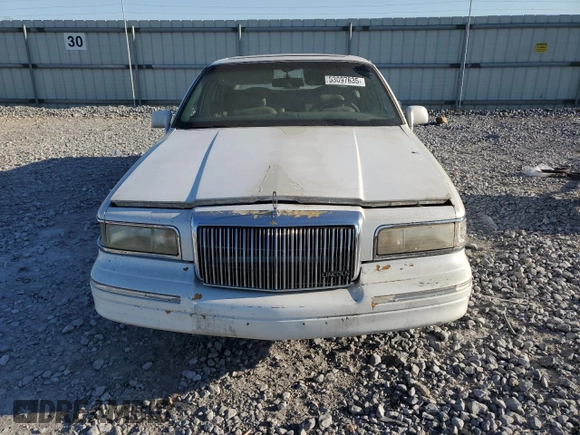 1996 Lincoln Town Car Signature with VIN 1LNLM82WXTY654457, listed as a Copart auction lot 53097635 with 257,446 mi miles and Salvage title. Bid and sale history available at DreamBid. Image 5.