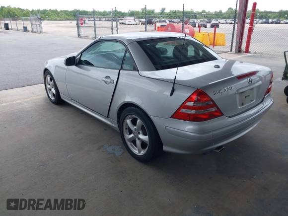 2001 Mercedes-Benz SLK 230/320 z VIN WDBKK65F91F207521, wystawiony jako IAAI lot #42293937 z przebiegiem 30 919 mil mil oraz . Historia ofert i sprzedaży dostępna na DreamBid. Obrazek 3.