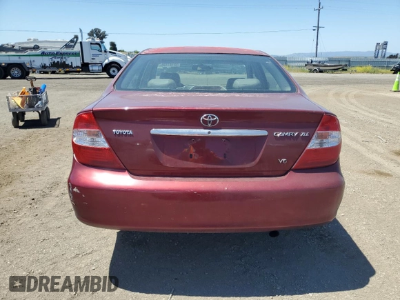 2003 Toyota Camry LE z VIN 4T1BF30K23U056007, wystawiony jako Copart lot #55187435 z przebiegiem 233 976 mil mil oraz Czysty tytuł • Clean title. Historia ofert i sprzedaży dostępna na DreamBid. Obrazek 6.