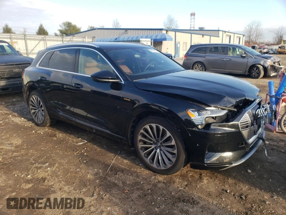 2019 Audi e-tron Prestige z VIN WA1VAAGE5KB024077, wystawiony jako Copart lot #69376182 z przebiegiem 34 077 mil mil oraz . Historia ofert i sprzedaży dostępna na DreamBid. Obrazek 4.