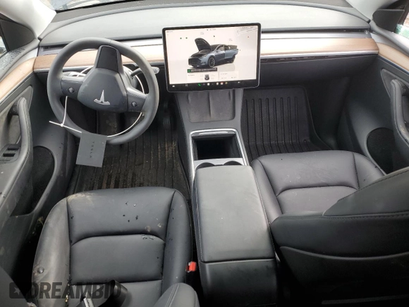 2024 Tesla Model Y Long Range with VIN 7SAYGAEE7RF043096, listed as a Copart auction lot 46939395 with 12,521 mi miles and Salvage Title. Bid and sale history available at DreamBid. Image 8.