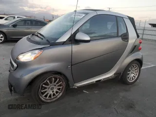 2013 Smart fortwo Passion z VIN WMEEK3BA4DK644622, wystawiony jako Copart lot #84966644 z przebiegiem 78 657 mil mil oraz Szkody całkowita. Historia ofert i sprzedaży dostępna na DreamBid. Obrazek 1.