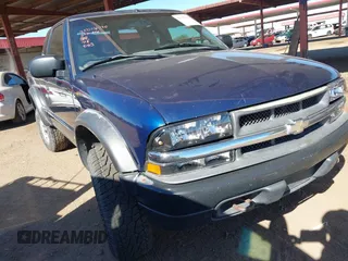 2002 Chevrolet S-10 LS with VIN 1GCCT19W428212163, listed as a IAAI auction lot 41383327 with 1 mi miles. Bid and sale history available at carsss.com. Image 1.