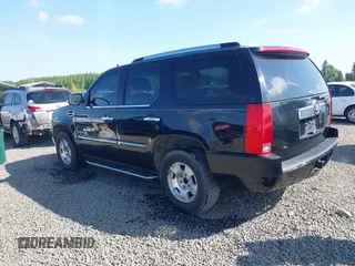 2008 Cadillac Escalade z VIN 1GYFK63838R117291, wystawiony jako IAAI lot #42141050 z przebiegiem 192 985 mil mil oraz . Historia ofert i sprzedaży dostępna na DreamBid. Obrazek 3.