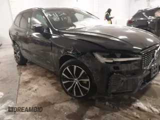 2024 Volvo XC60 Plus Dark Theme z VIN YV4L12RL8R1823184, wystawiony jako IAAI lot #41388918 z przebiegiem 25 299 mil mil oraz . Historia ofert i sprzedaży dostępna na DreamBid. Obrazek 6.