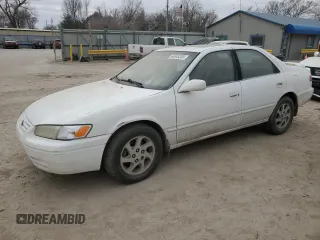1998 Toyota Camry LE z VIN 4T1BF28K3WU068735, wystawiony jako Copart lot #44548355 z przebiegiem Nie podano mil oraz Szkoda całkowita • Salvage title. Historia ofert i sprzedaży dostępna na DreamBid. Obrazek 1.