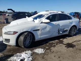 2016 Jaguar XF 35t Prestige with VIN SAJBK4BV3GCY21901, listed as a Copart auction lot 87926165 with 140,124 mi miles and Salvage Title. Bid and sale history available at carsss.com. Image 1.