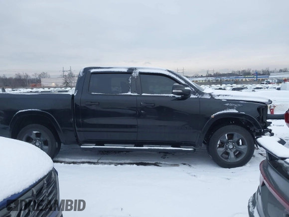 2020 Ram 1500 Big Horn z VIN 1C6RRFFG7LN285301, wystawiony jako IAAI lot #41241988 z przebiegiem 89 567 mil mil oraz . Historia ofert i sprzedaży dostępna na DreamBid. Obrazek 14.