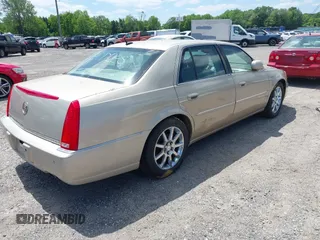 2006 Cadillac DTS 1SE z VIN 1G6KD57936U245734, wystawiony jako IAAI lot #42238256 z przebiegiem 209 188 mil mil oraz . Historia ofert i sprzedaży dostępna na DreamBid. Obrazek 4.