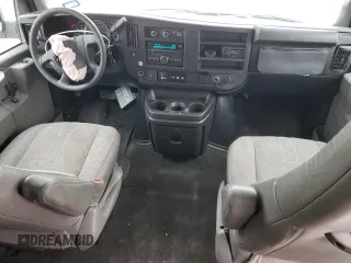 2017 Chevrolet Express Passenger LT z VIN 1GAZGPFG5H1340095, wystawiony jako Copart lot #44379845 z przebiegiem 154 620 mil mil oraz Szkoda całkowita • Salvage title. Historia ofert i sprzedaży dostępna na DreamBid. Obrazek 8.