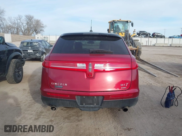 2014 Lincoln MKT EcoBoost z VIN 2LMHJ5ATXEBL58430, wystawiony jako IAAI lot #41657571 z przebiegiem 58 502 mil mil oraz . Historia ofert i sprzedaży dostępna na DreamBid. Obrazek 16.