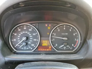 2008 BMW 1 Series 135i z VIN WBAUN93588VF55047, wystawiony jako Copart lot #76949664 z przebiegiem 77 028 mil mil oraz Szkody całkowita. Historia ofert i sprzedaży dostępna na DreamBid. Obrazek 9.