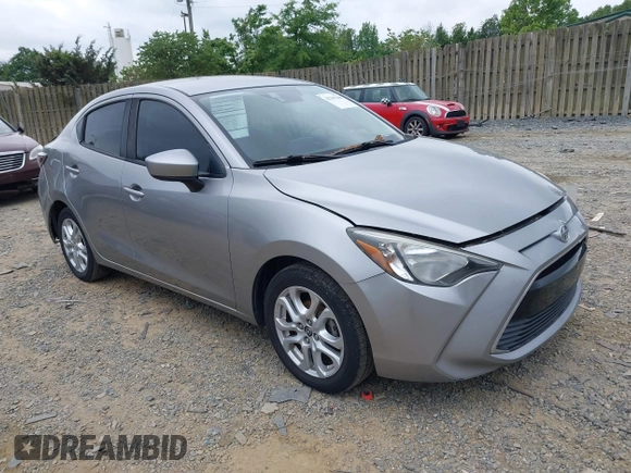 2016 Scion iA z VIN 3MYDLBZV5GY144289, wystawiony jako IAAI lot #42247688 z przebiegiem 107 958 mil mil oraz . Historia ofert i sprzedaży dostępna na DreamBid. Obrazek 1.