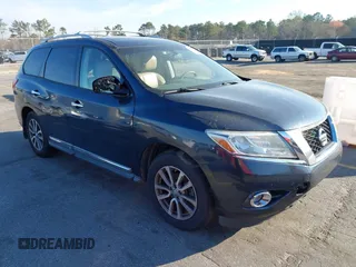 2013 Nissan Pathfinder SV with VIN 5N1AR2MM2DC607889, listed as a IAAI auction lot 41828129 with 210,513 mi miles. Bid and sale history available at carsss.com. Image 1.