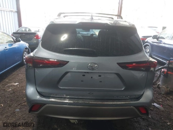 2024 Toyota Highlander LE with VIN 5TDKDRBH4RS567200, listed as a IAAI auction lot 41451059 with 4,439 mi miles. Bid and sale history available at carsss.com. Image 16.