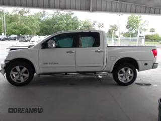 2015 Nissan Titan SV z VIN 1N6BA0ED1FN502929, wystawiony jako IAAI lot #42431227 z przebiegiem 138 394 mil mil oraz . Historia ofert i sprzedaży dostępna na DreamBid. Obrazek 14.