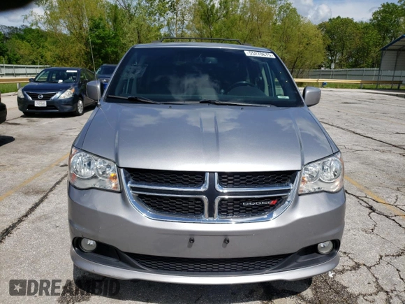 2018 Dodge Grand Caravan SXT z VIN 2C4RDGCG8JR249568, wystawiony jako Copart lot #55270675 z przebiegiem 146 666 mil mil oraz Szkoda całkowita • Salvage title. Historia ofert i sprzedaży dostępna na DreamBid. Obrazek 5.