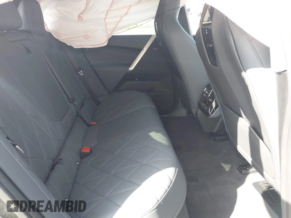 2024 BMW iX xDrive50 z VIN WB523CF08RCP18427, wystawiony jako IAAI lot #42001711 z przebiegiem 15 744 mil mil oraz . Historia ofert i sprzedaży dostępna na DreamBid. Obrazek 8.
