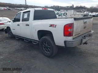 2010 Chevrolet Silverado 1500 LT with VIN 3GCRKSE30AG220347, listed as a IAAI auction lot 41646699 with 142,453 mi miles. Bid and sale history available at carsss.com. Image 3.