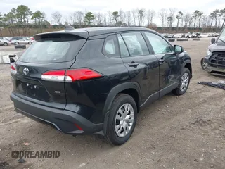 2025 Toyota Corolla Cross L z VIN 7MUAAABG5SV124532, wystawiony jako IAAI lot #42021771 z przebiegiem 7 mil mil oraz . Historia ofert i sprzedaży dostępna na DreamBid. Obrazek 4.