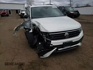 2023 Volkswagen Tiguan SE R-Line Black with VIN 3VV8B7AX8PM025044, listed as a Copart auction lot 53185355 with 35,565 mi miles and Salvage title. Bid and sale history available at DreamBid. Image 11.