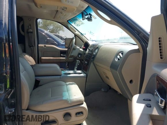 2007 Ford F-150 XLT z VIN 1FTPW12V07KC52261, wystawiony jako IAAI lot #42288922 z przebiegiem 298 361 mil mil oraz . Historia ofert i sprzedaży dostępna na DreamBid. Obrazek 5.