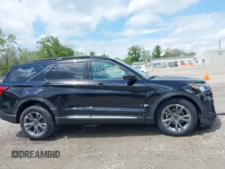 2025 Ford Explorer Active z VIN 1FMUK8DH8SGB17695, wystawiony jako IAAI lot #42198872 z przebiegiem 2 795 mil mil oraz . Historia ofert i sprzedaży dostępna na DreamBid. Obrazek 14.